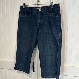 Lee classic fit at the waist medium wash capris size 14 medium